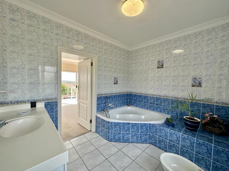 4 Bedroom Property for Sale in Stilbaai Wes Western Cape